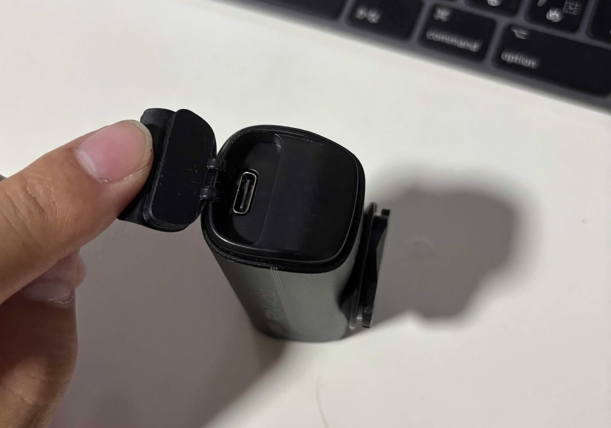 OLIGHT RN400のUSB Type-C充電端子